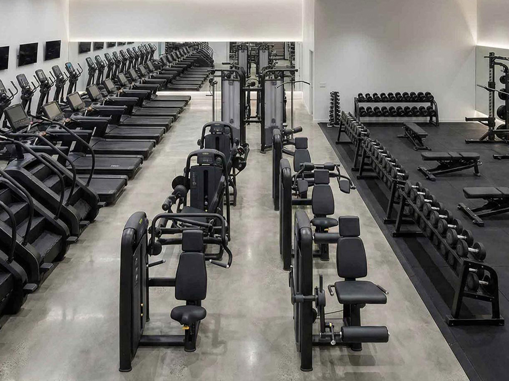 Peak-hour congestion in a boutique training studio