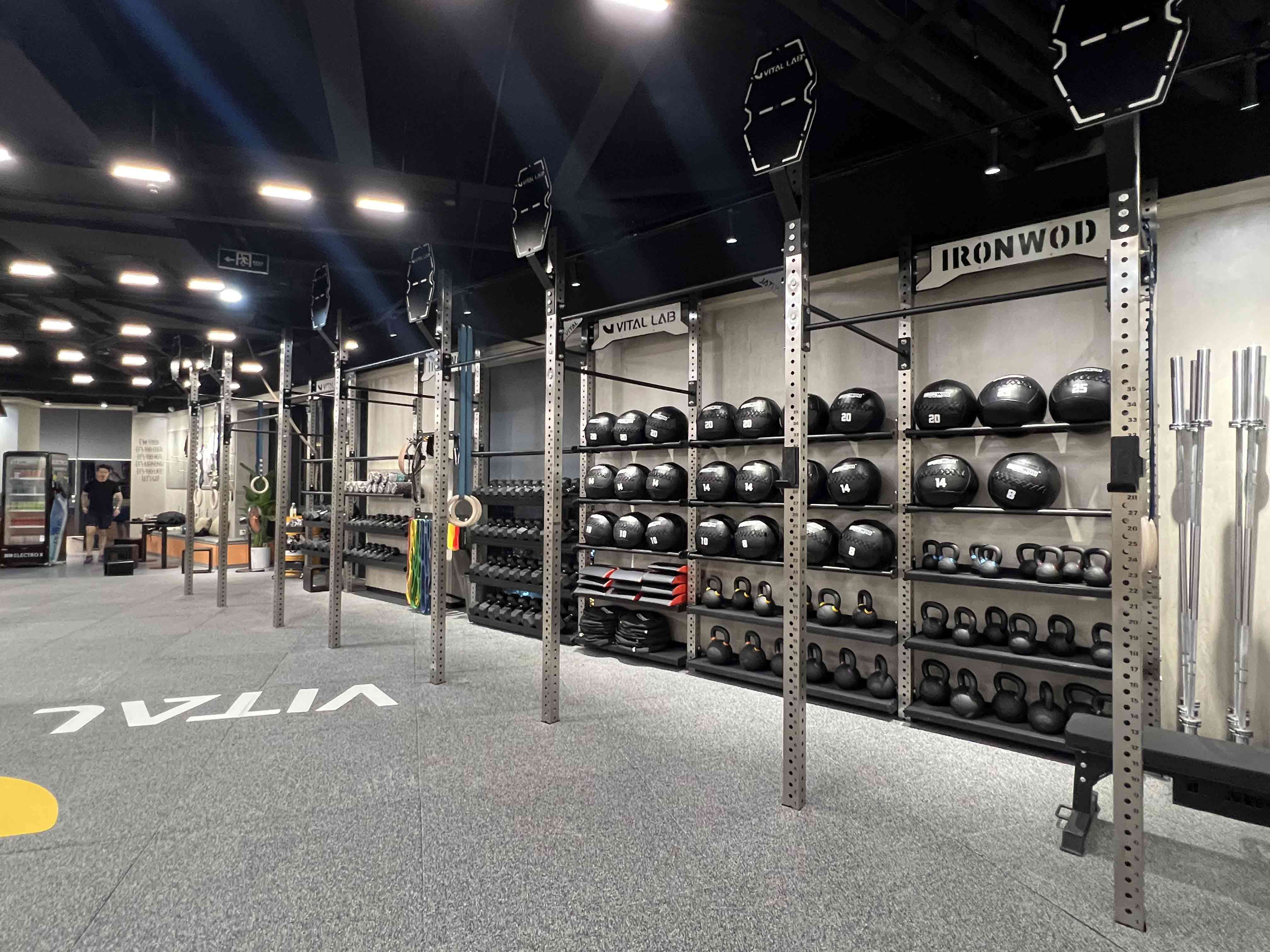 Leadman zero-energy competition cardio array with non-powered treadmills and air rowers