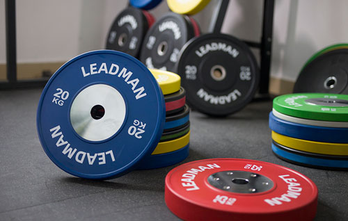 What are the standards that fitness equipment customers choose their supply chain?